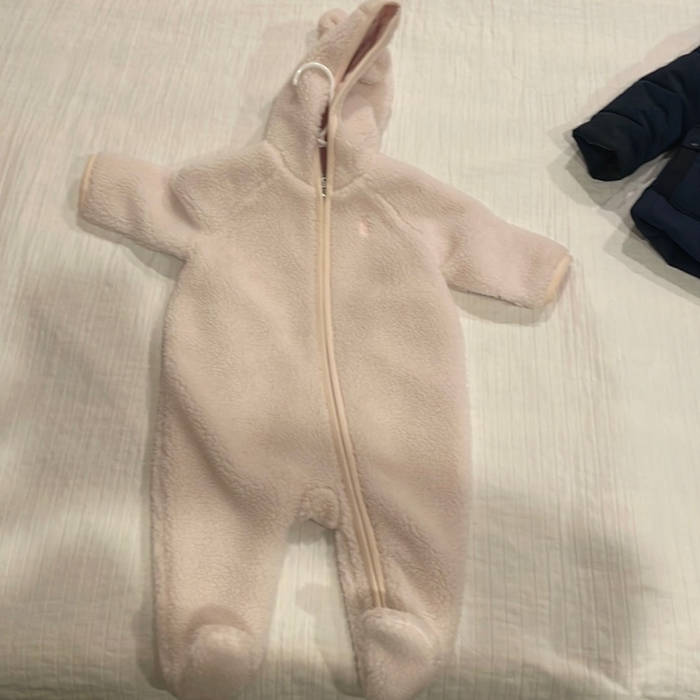 Gorgeous light pink snowsuit - 6 m